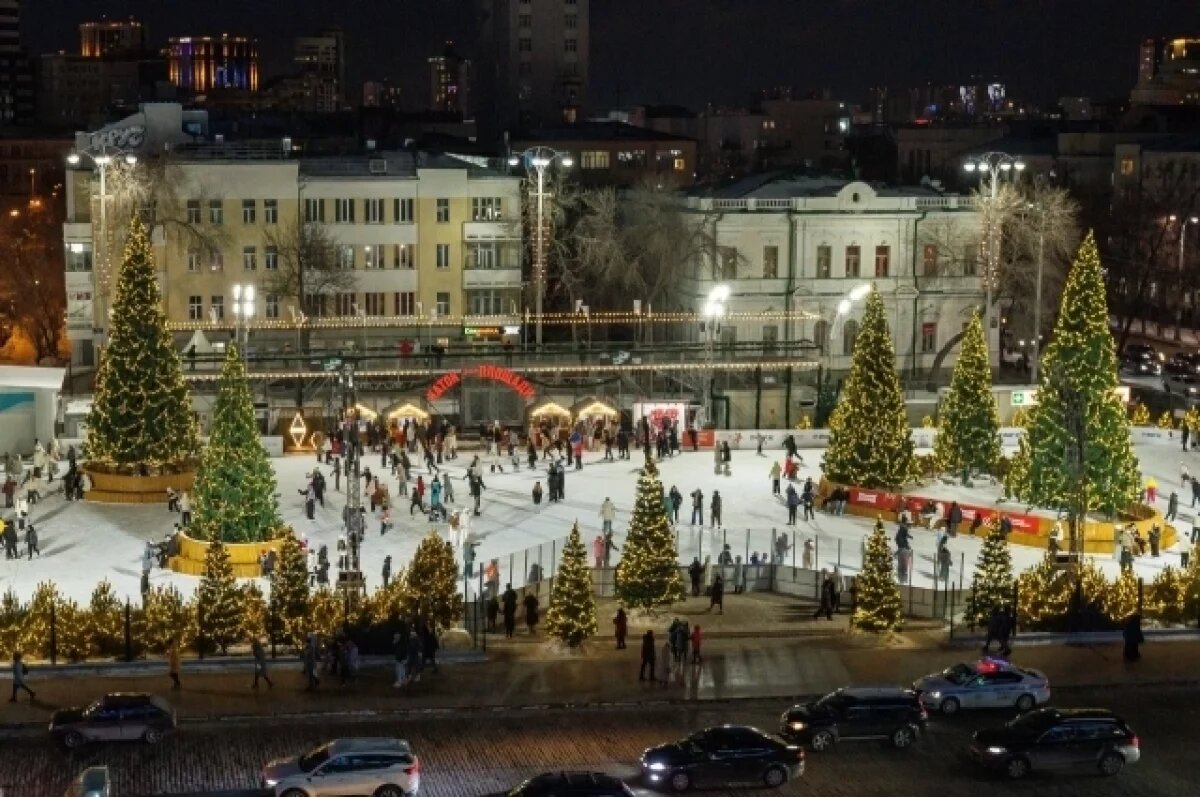    Каток на центральной площади Екатеринбурга откроется в начале декабря