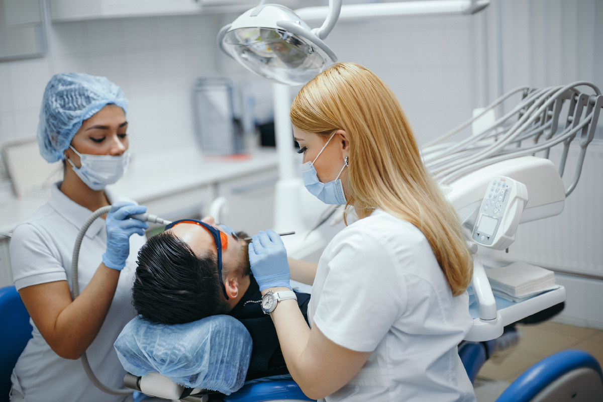 Фотография взята с сайта стоматологии Дмитрович Фэмили https://www.dmitrovich.ru/