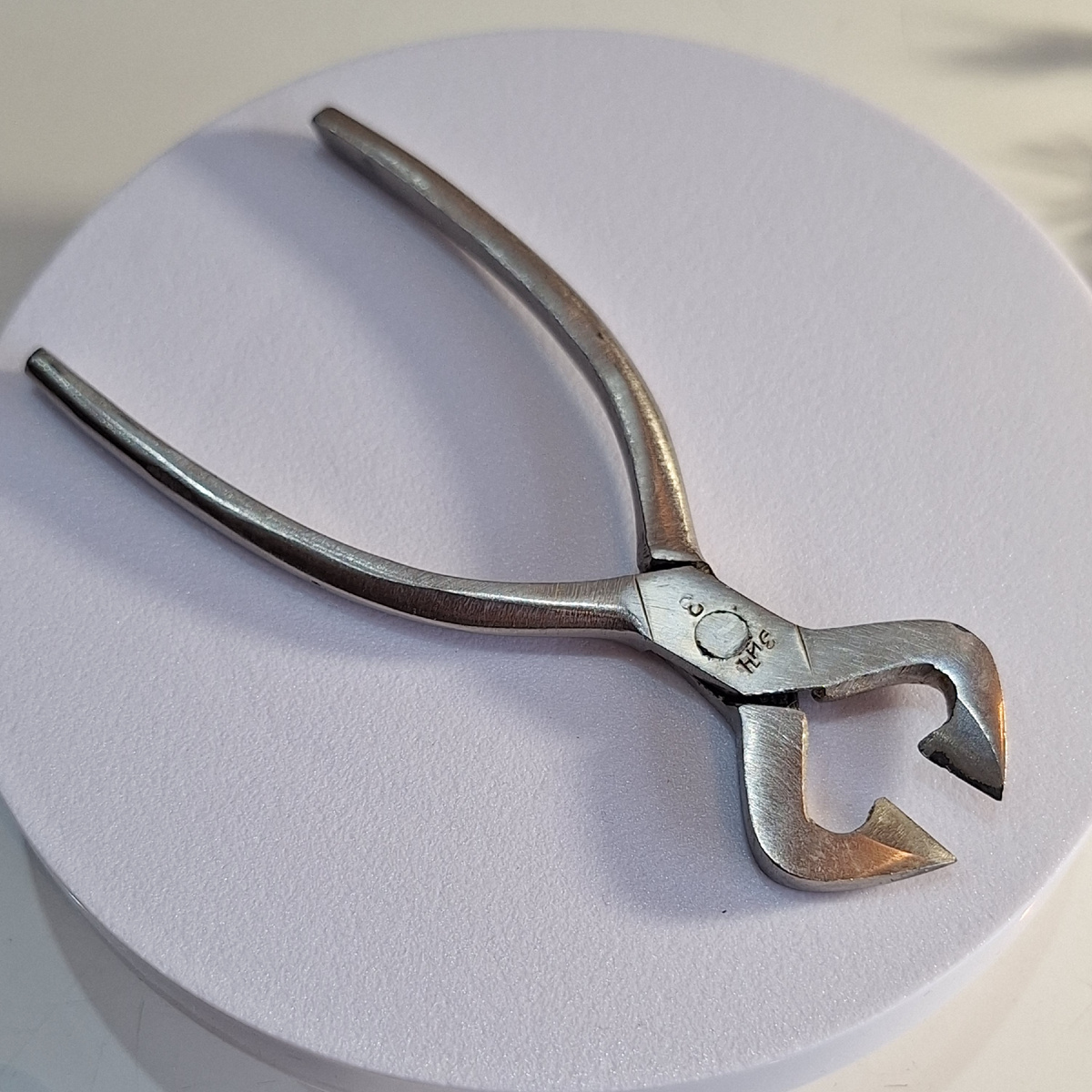 Щипцы для колки сахара ЗиЧ 1930-1940 года из нержавеющей хромированной стали 12 см. изготовленные Заводом им. Чкалова (ЗиЧ). Фото автора.