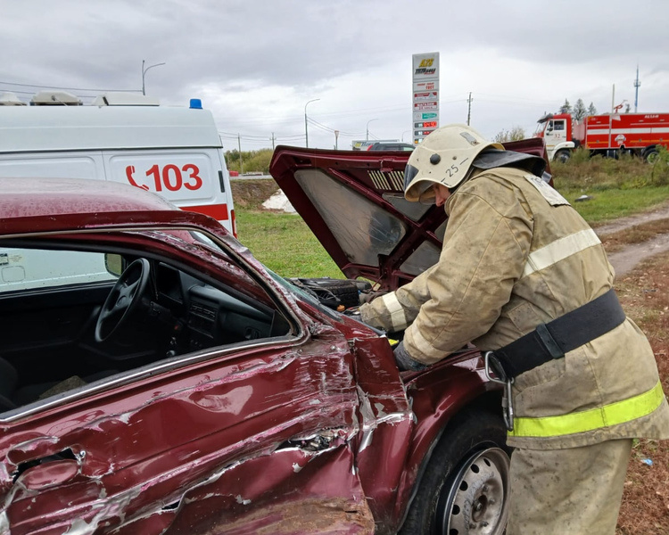     Водитель пострадал в ДТП с грузовиком под Курском