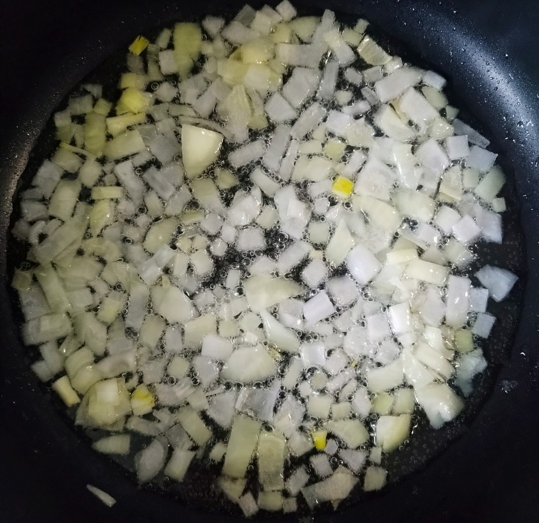 Пассеруем лук