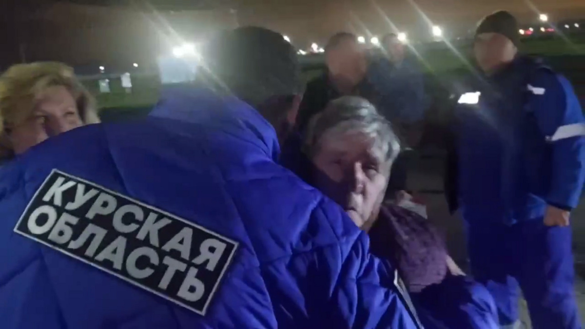    10 суджан, незаконно удерживаемых киевским режимом, возвращаются в Курск