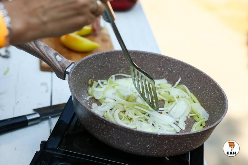    Овощи на сковородке