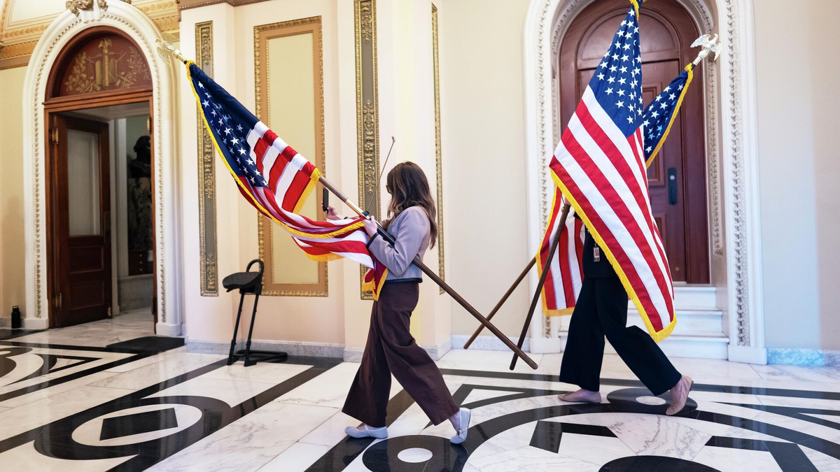 В отличие от предыдущих шатдаунов (а они происходили), нынешний кризис начался на фоне беспрецедентного раскола внутри Республиканской партии. 