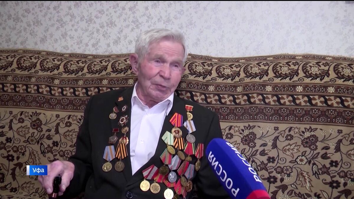    "Вести" побывали в гостях у ветерана ВОВ Родиона Лобанова, который отметил вековой юбилей