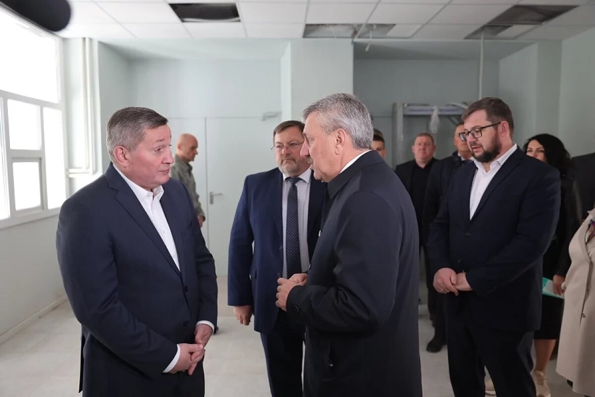    Ход ремонта в 14-й школе Волгограда оценил губернатор Андрей Бочаров