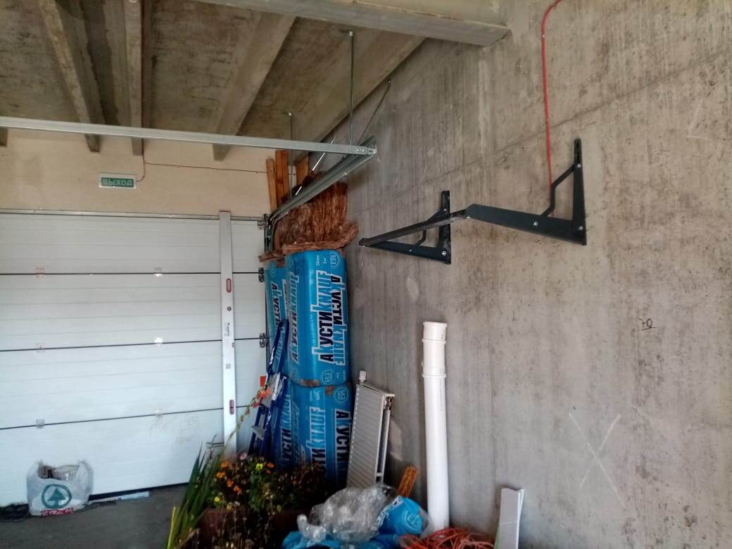 Полка для колес в гараже