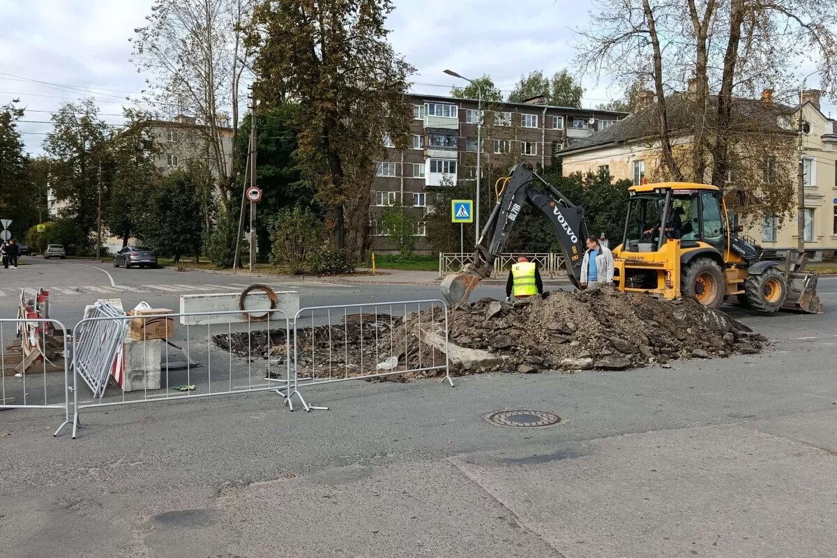    Участок водопровода на Вокзальной в Пскове продолжают реконструировать