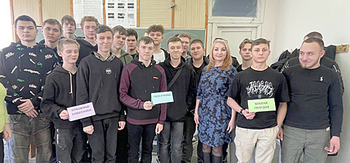    Внеурочная деятельность вместе с заместителем директора И.А. Луговиной. / ФОТО из архива Аксайского технологического техникума Администратор