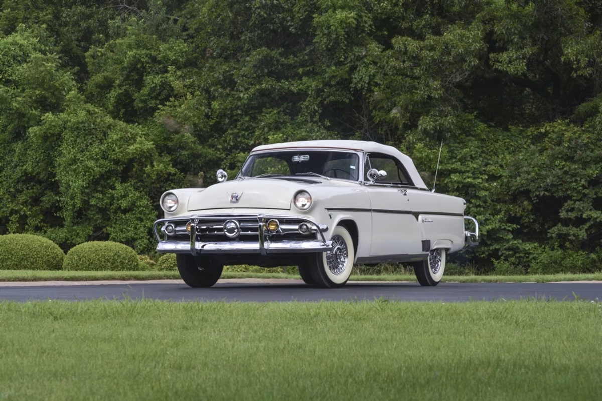 Ford Crestline Sunliner 1954