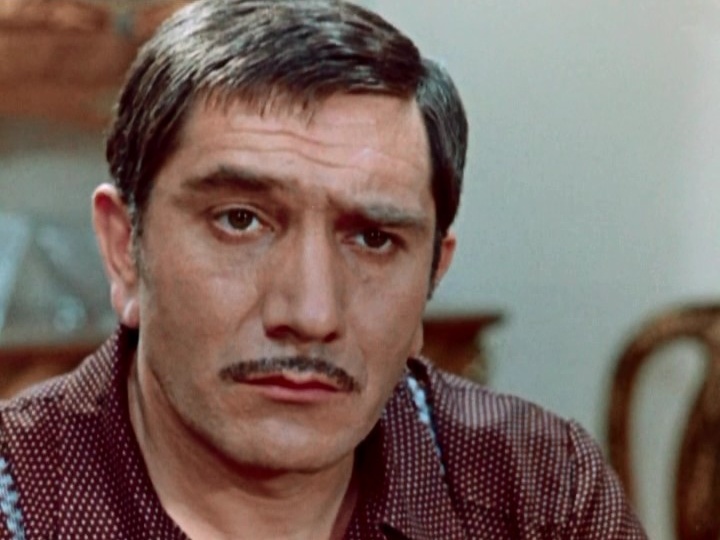 "Он не играл, а существовал в кадре": Армен Джигарханян – актёр от Бога и "последний из могикан". К 90-летию со дня рождения легенды