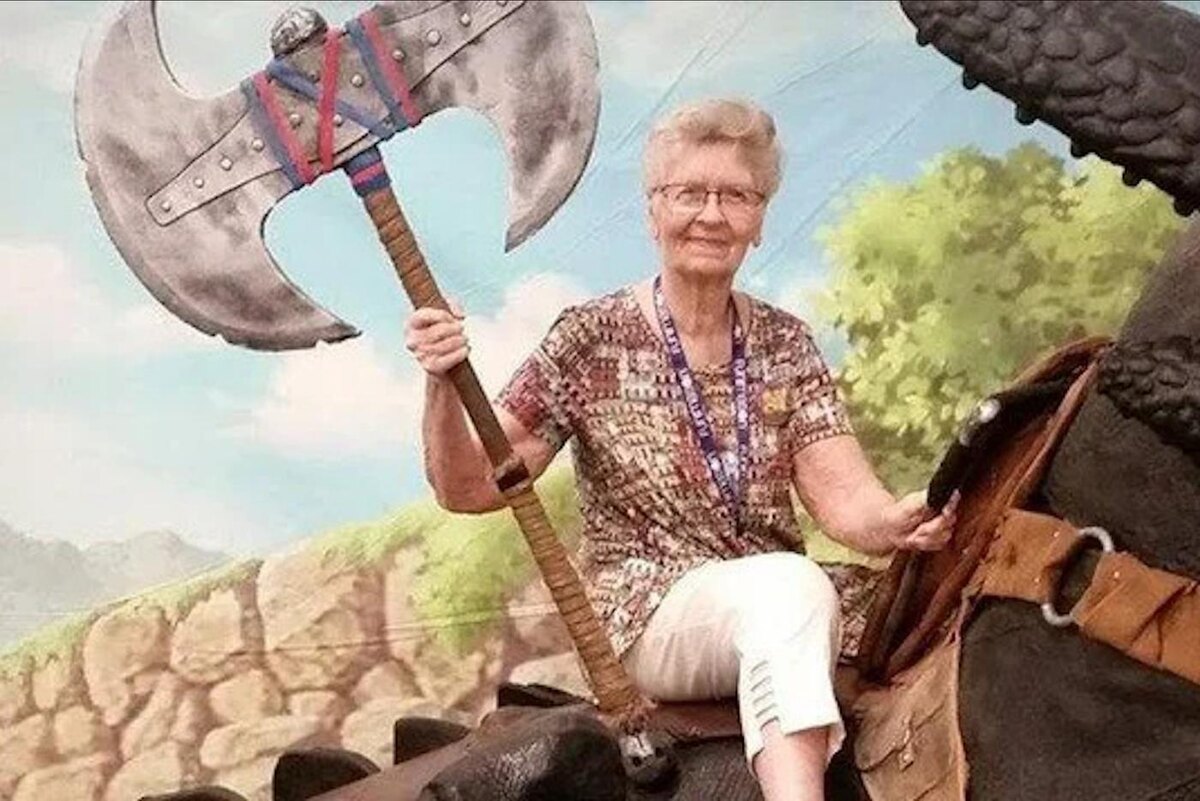 Кажется, скайрим бабушка умеет орудовать секирой не только в игре, но и в реальной жизни. Reddit / Turbostrider27