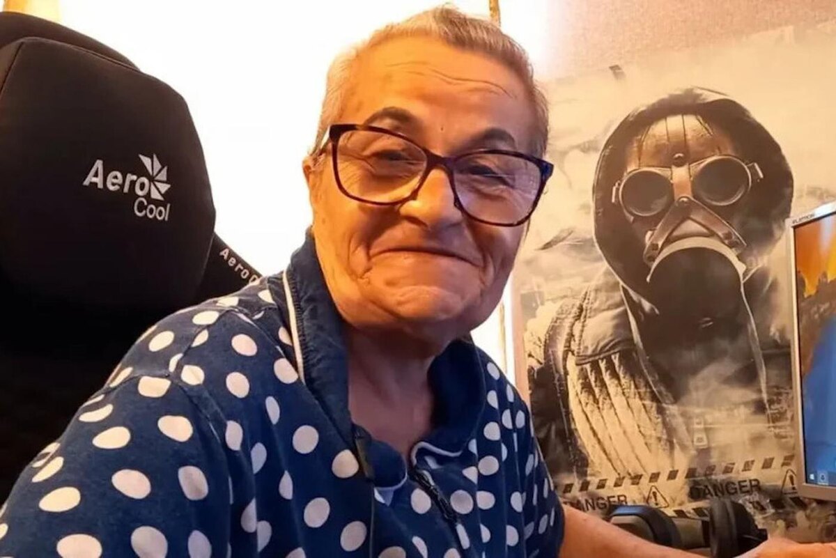 Ольга за компьютером. @YouTube / i_Olga