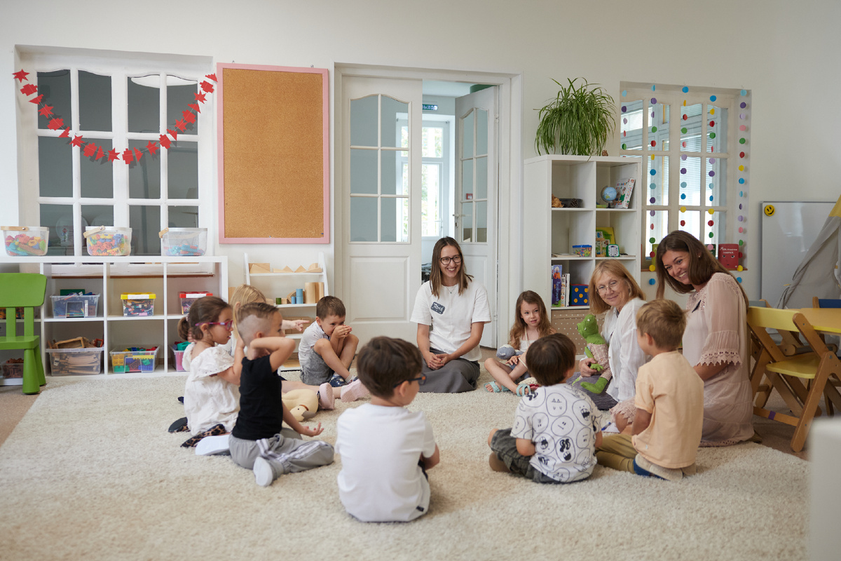 Адаптация к новой группе детского сада — это не страшно, когда есть поддержка воспитателей и психологов. 