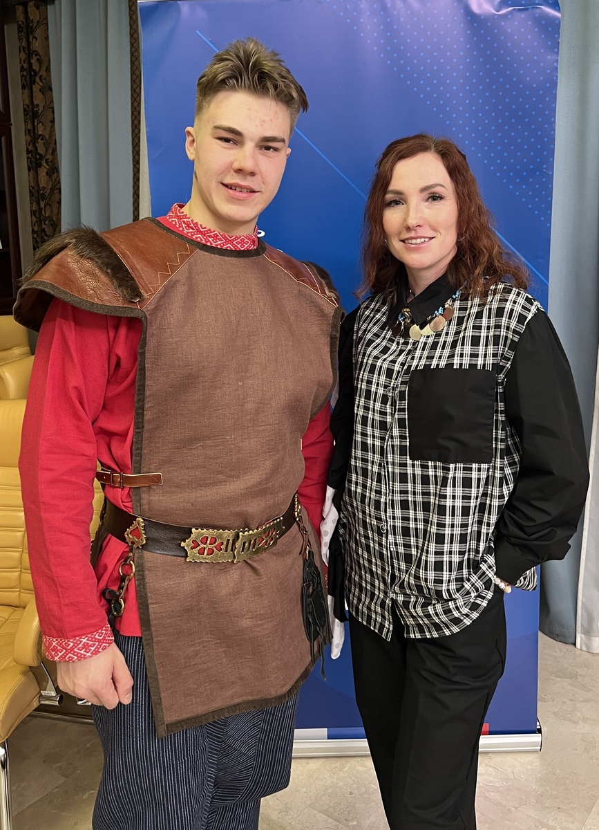 Слева коми-ижемец Генрих, а справа коми-пермячка Алина