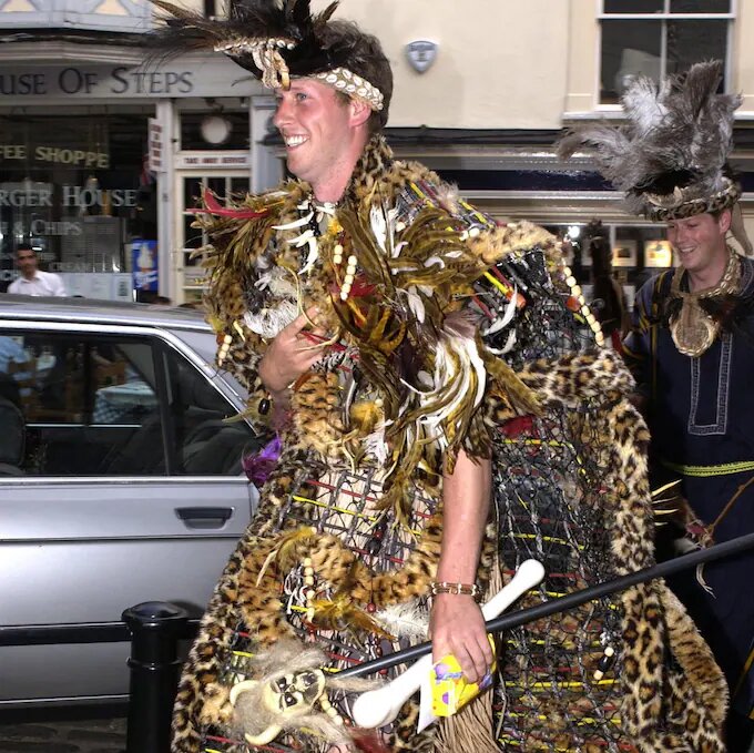 Гости прибывают на "африканскую" вечерику