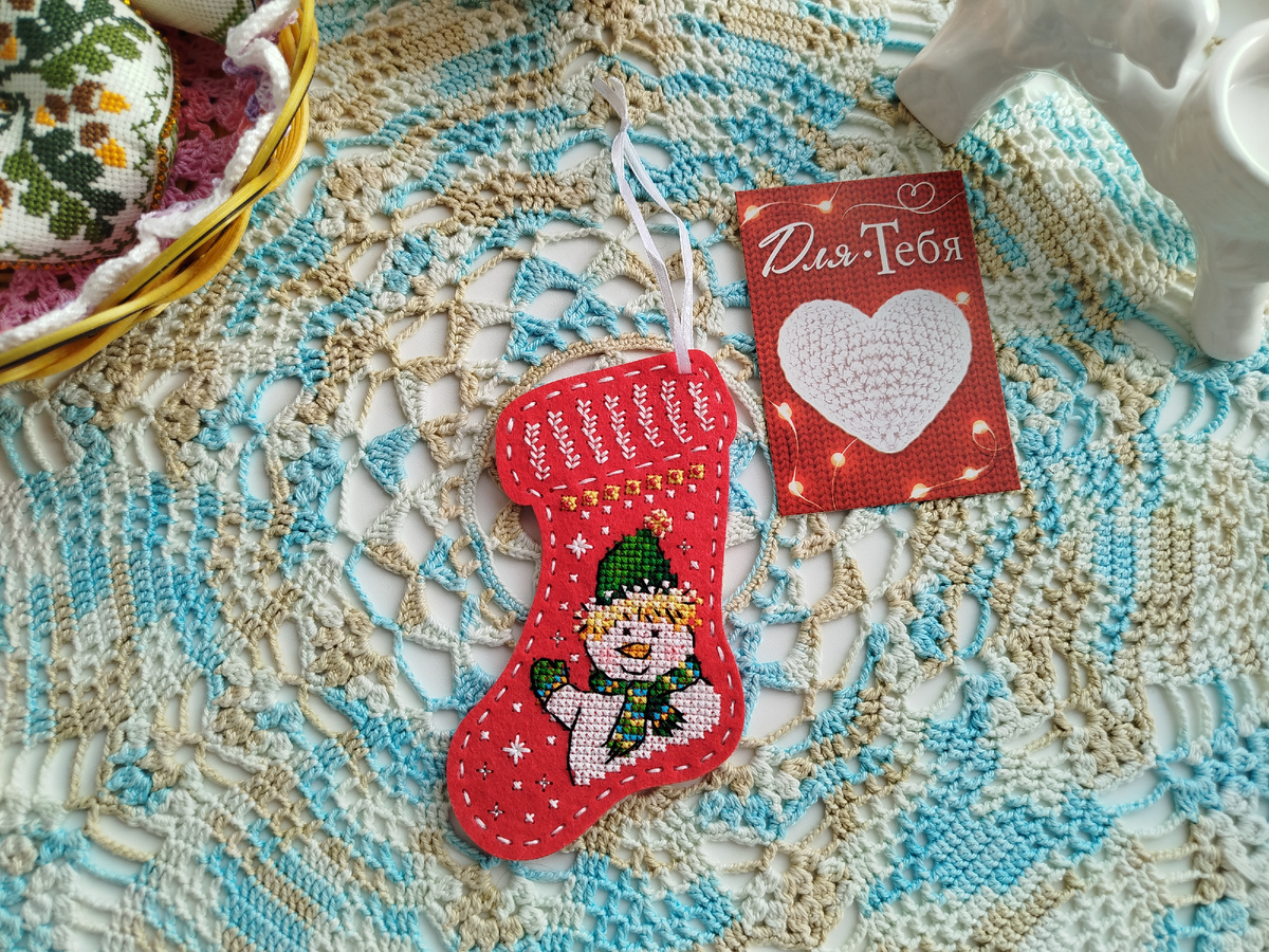 Отшился сапожок, до чего же милая безделица, очень понравилось вышивать на фетре, и порадовал быстрый результат. Маша, еще раз благодарю от души за такой подарок🤗