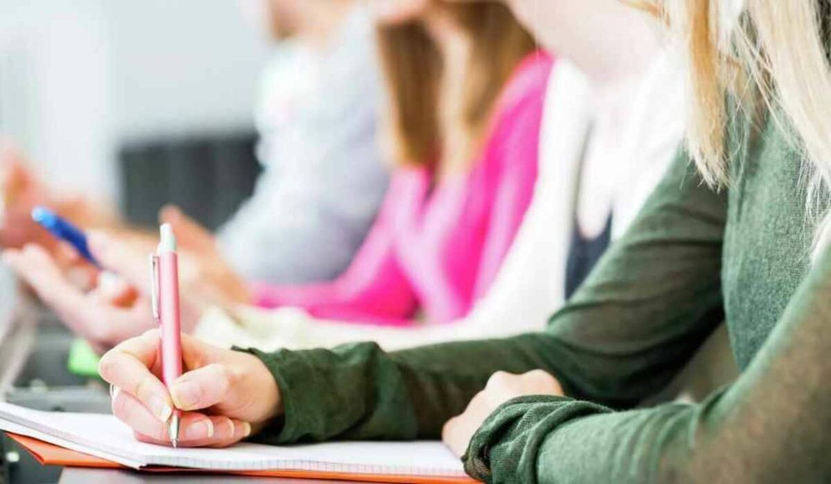     Люди пишут. Источник: ria.ru Автор фото: Kzenon