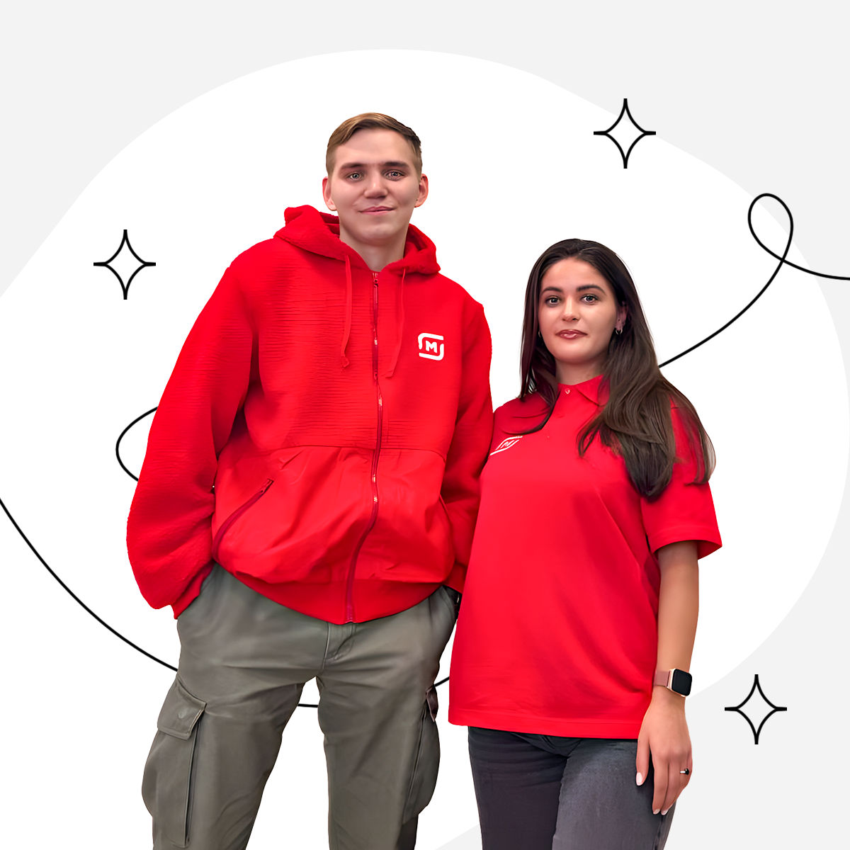 Например, такие фирменные поло и толстовки из флиса мы выдаём курьерам-партнёрам Магнит Доставки в некоторых городах. В них комфортно выполнять доставки.