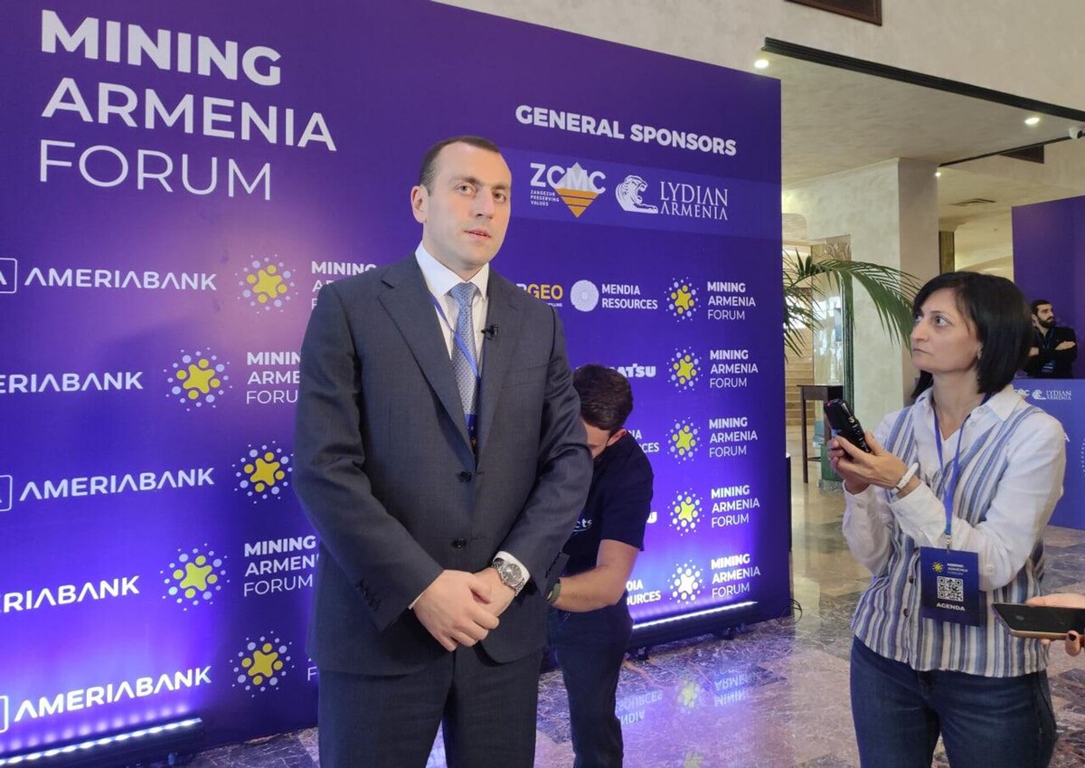 Замминистра территориального управления и инфраструктур Аветис Варданян на форуме "Горнодобывающая промышленность" (3 октября 2025). Цахкадзор © Sputnik / Aram Gareginyan