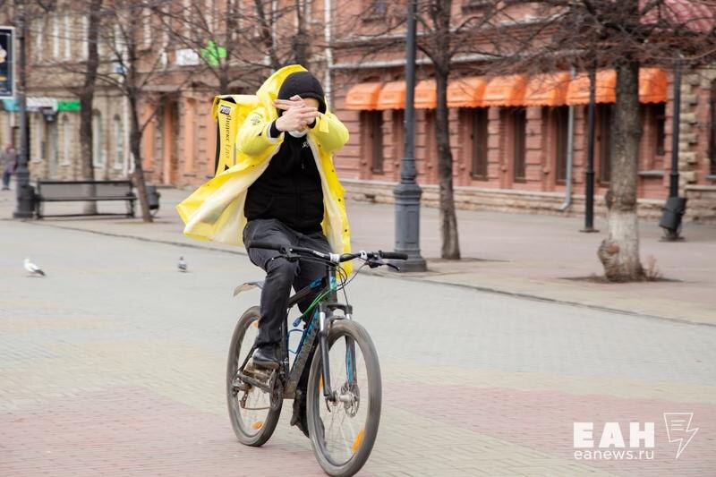    Курьер на велосипеде