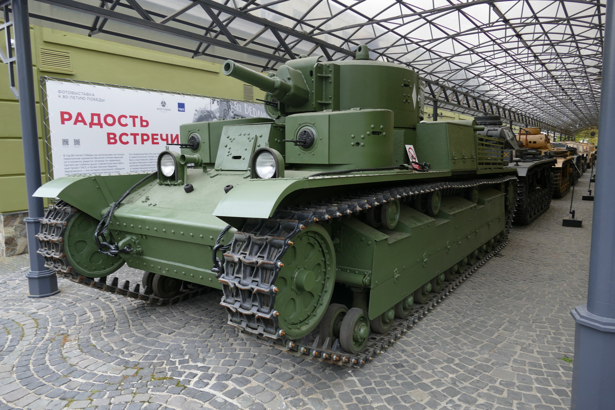 Теперь гостей музея встречает Т-28.