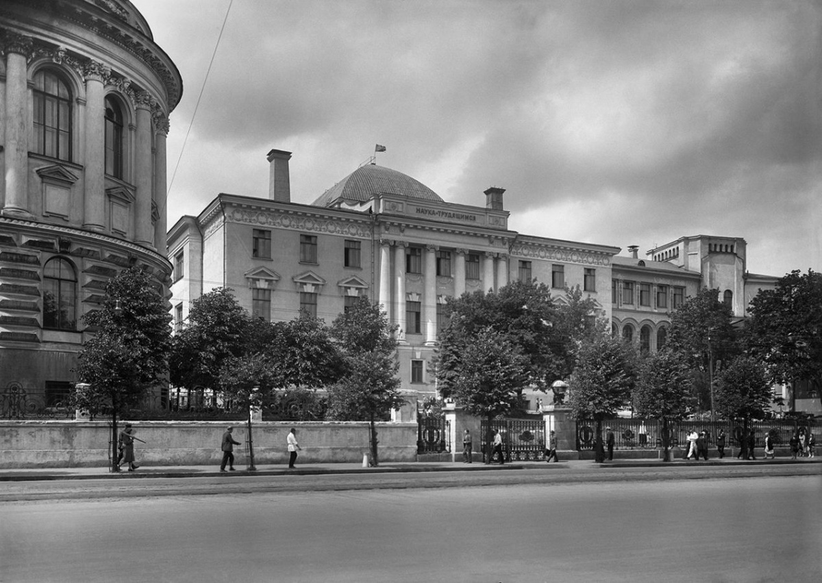 До войны механико-математический факультет МГУ располагался в Аудиторном корпусе на Моховой улице.
Фото: pastvu.com