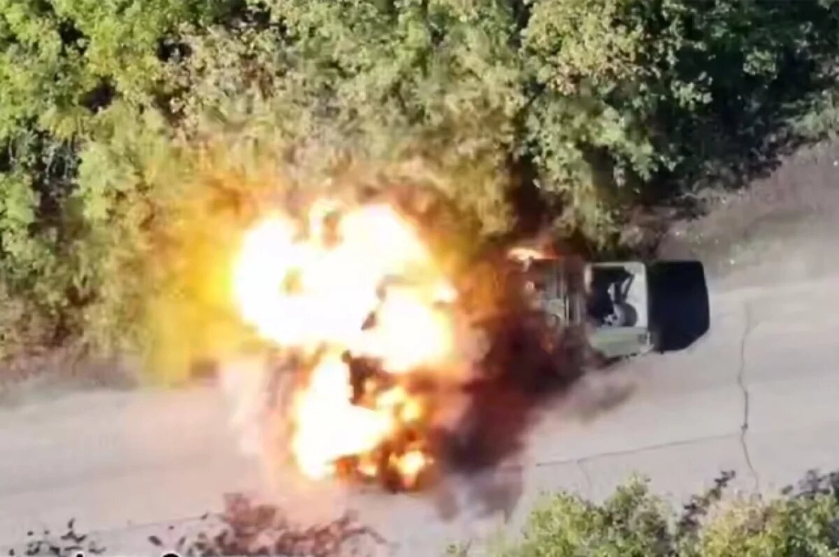    Украинские боевики не могут сдержать натиска ВС РФ.