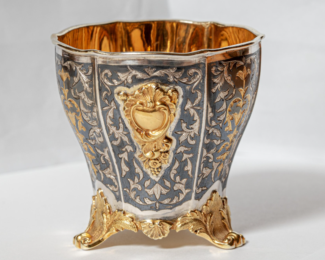 Стакан. Фирма И.С. Губкина, Москва, 1840-е гг. Серебро, чернь; литье, чеканка, гравировка, золочение