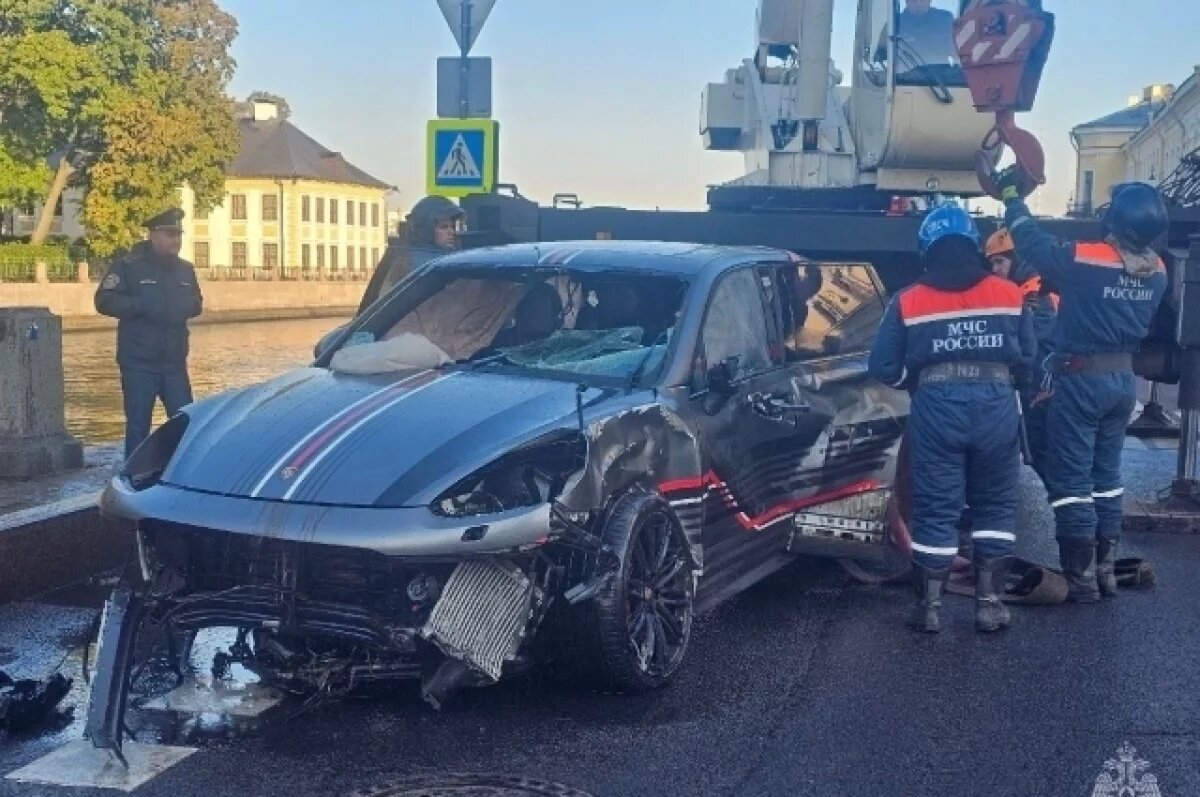    Водитель Porsche, утонувшего в Фонтанке, оказался 33-летним финансистом