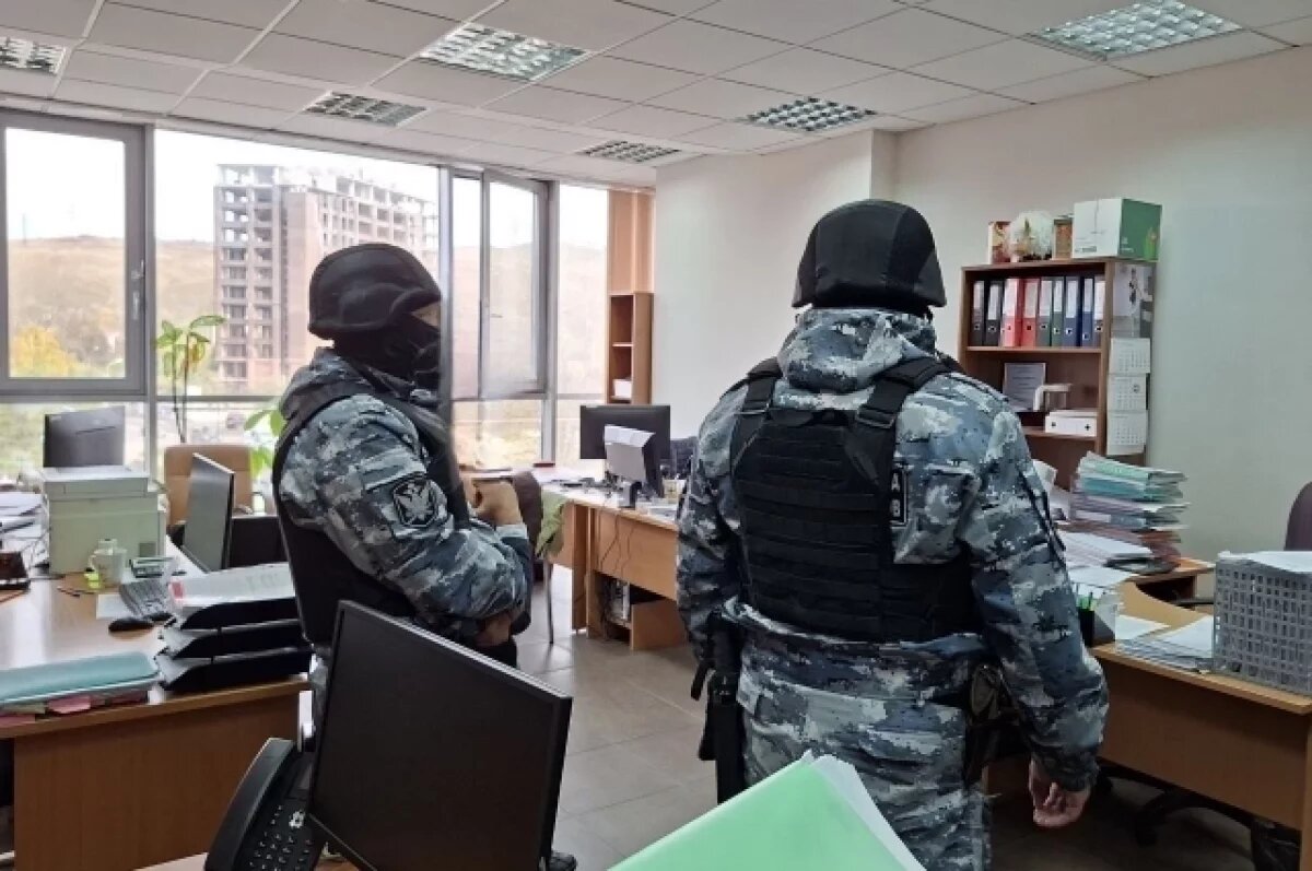    Десять уголовных дел завели на главу крупнейшей УК Красноярска