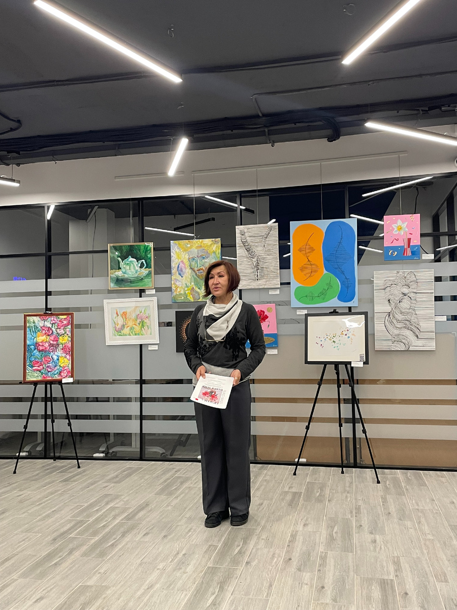 Тамара Танатарова красноречиво открывает выставку