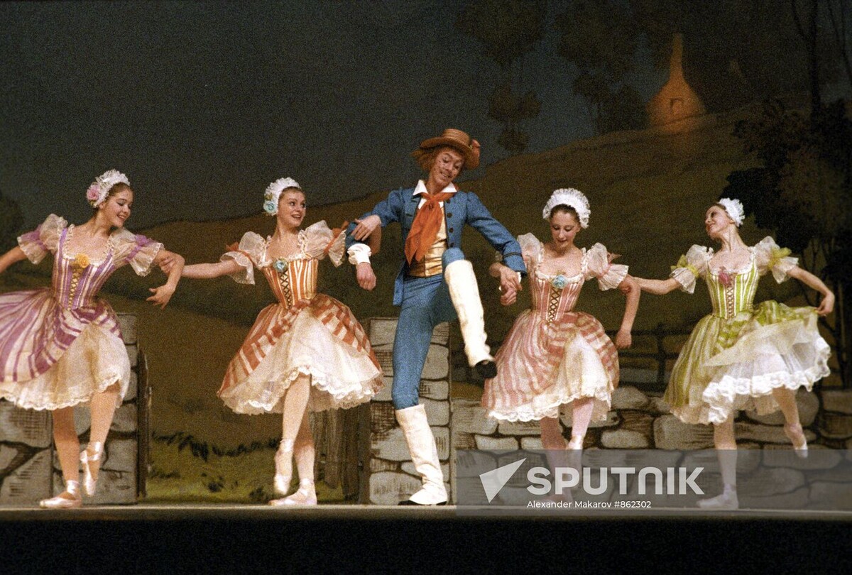 Никез и подружки Лизы "Тщетная предосторожность". Московское Академическое хореографическое училище. 