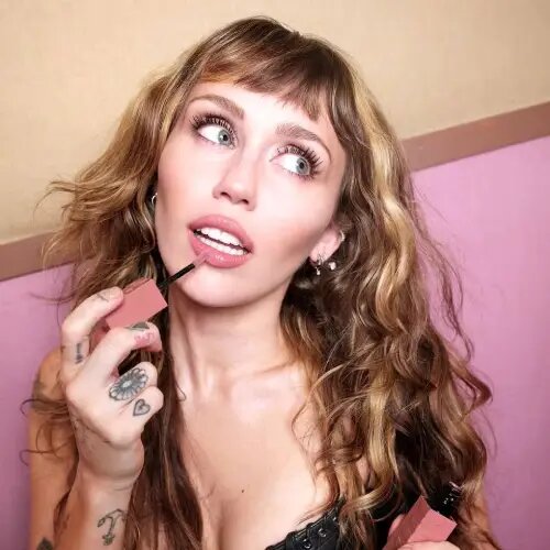    Фото: Miley Cyrus / Maybelline