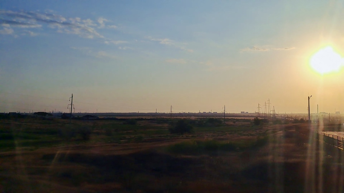 Восход солнца возле Волгограда. Снято через окно автобуса