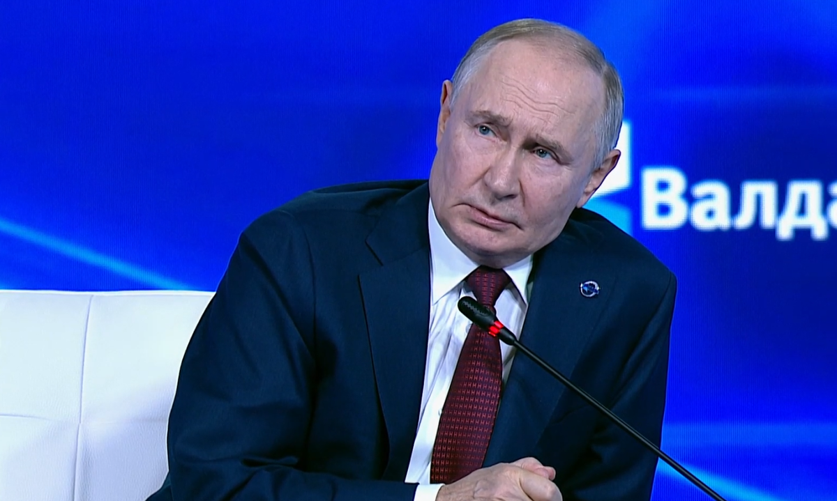    Владимир Путин, выступая на «Валдае», поставил точку в споре о кокошниках в российских школах