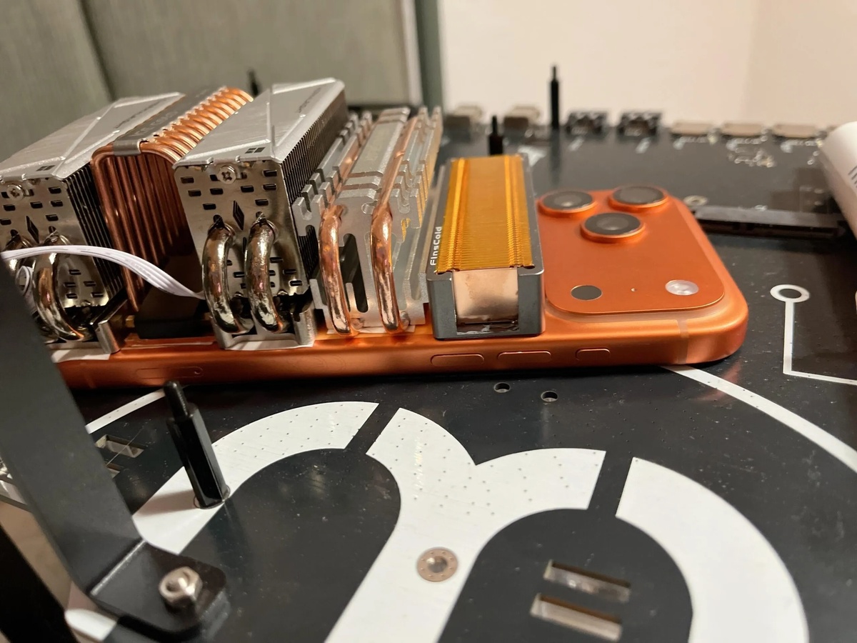    Кто ты, воин? На iPhone 17 Pro Max установили кучу радиаторов для идеального охлаждения