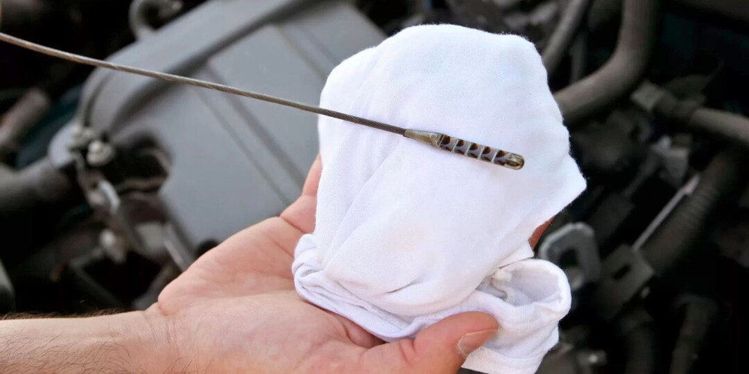 «Мало опустить щуп, проверять масло нужно по-другому»: Рассказываю, как проверить уровень масла, и, главное, как часто нужно делать