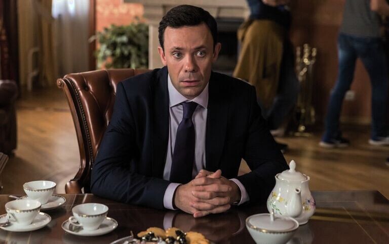 Отец видел Артёма музыкантом, однако молодой человек сделал собственный выбор