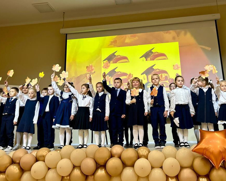     В Курске отметили День учителя праздничным концертом