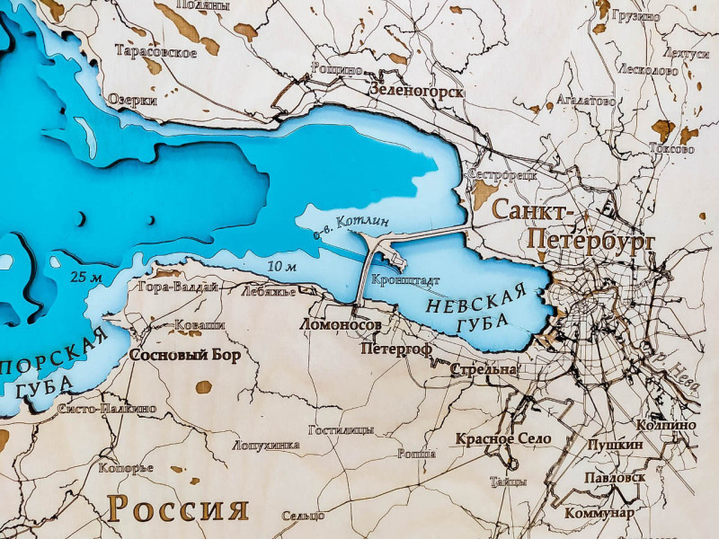 Фрагмент деревянной рельефной карты Финского залива.