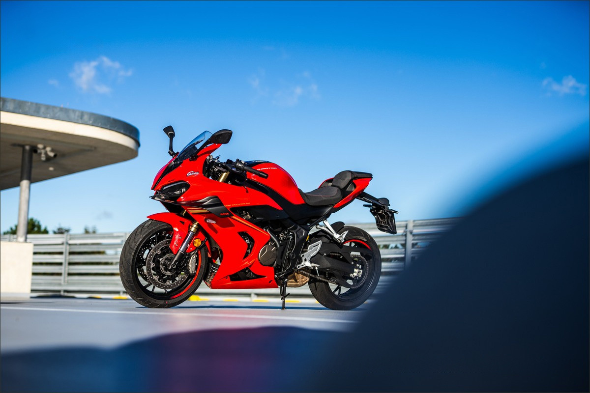 Будьте бдительны. На улице нет мелочей. Только постоянное внимание и непрерывное сканирование обстановки позволяют минимизировать риски и обеспечить максимальную безопасность.