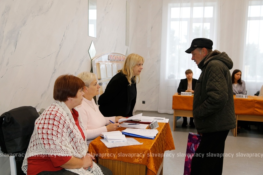     Узнали, каким организациям и предприятиям требуются работники "серебряного" возраста