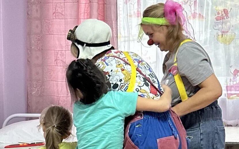    Медицинские клоуны подарили праздник детям в Ижевске