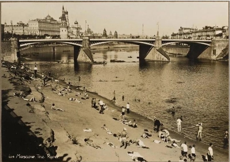 На берегу Москва-реки 20-х годов
