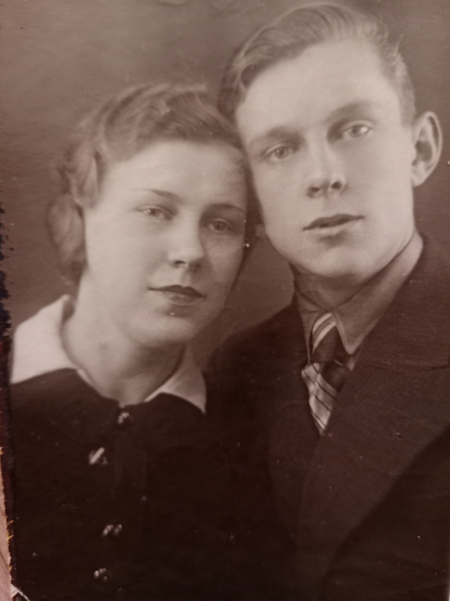 С братом, их в семье было 9 детей, ксожалению только моя бабушка дожила до глубокой старости . 