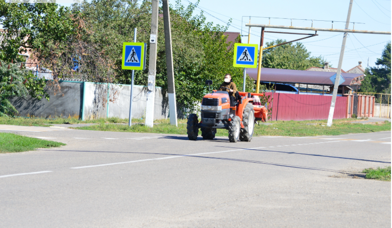 Фото автора. Осень 2025. Станица. Трактор для огорода.