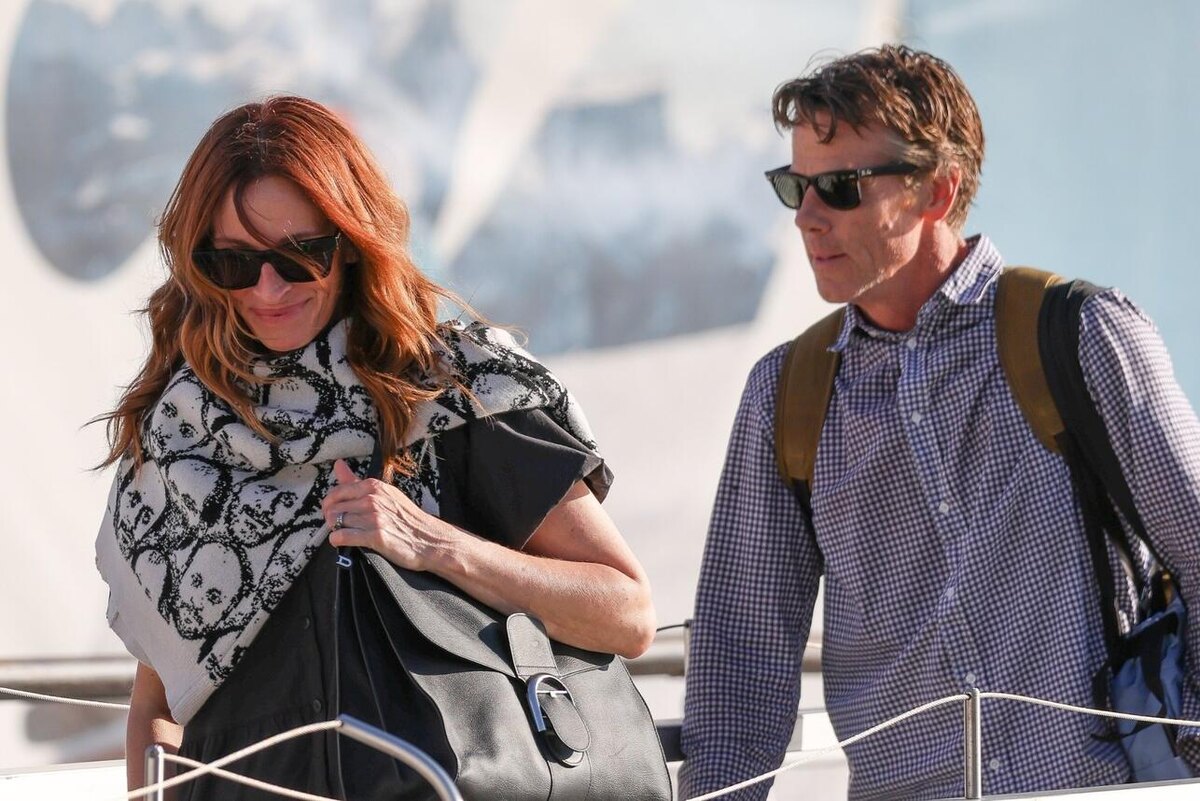    Джулия Робертс с мужем Дэнни Модером LEGION-MEDIA