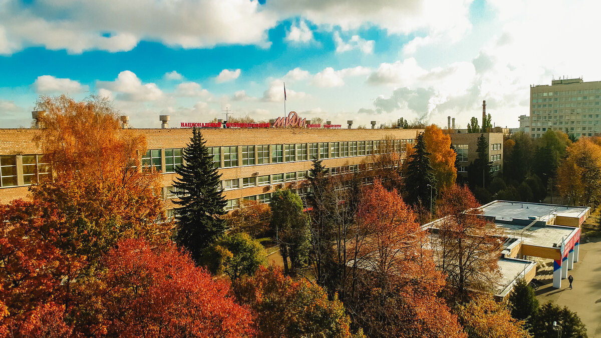 В МИФИ осенью очень красиво. Из открытых источников
