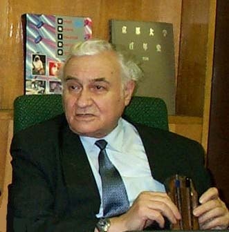 Научный руководитель разработки ЭВМ "МИФИ" Я.А. Хетагуров (фото 1999 г.)	https://dozen.mephi.ru/old/history/mephi.htm